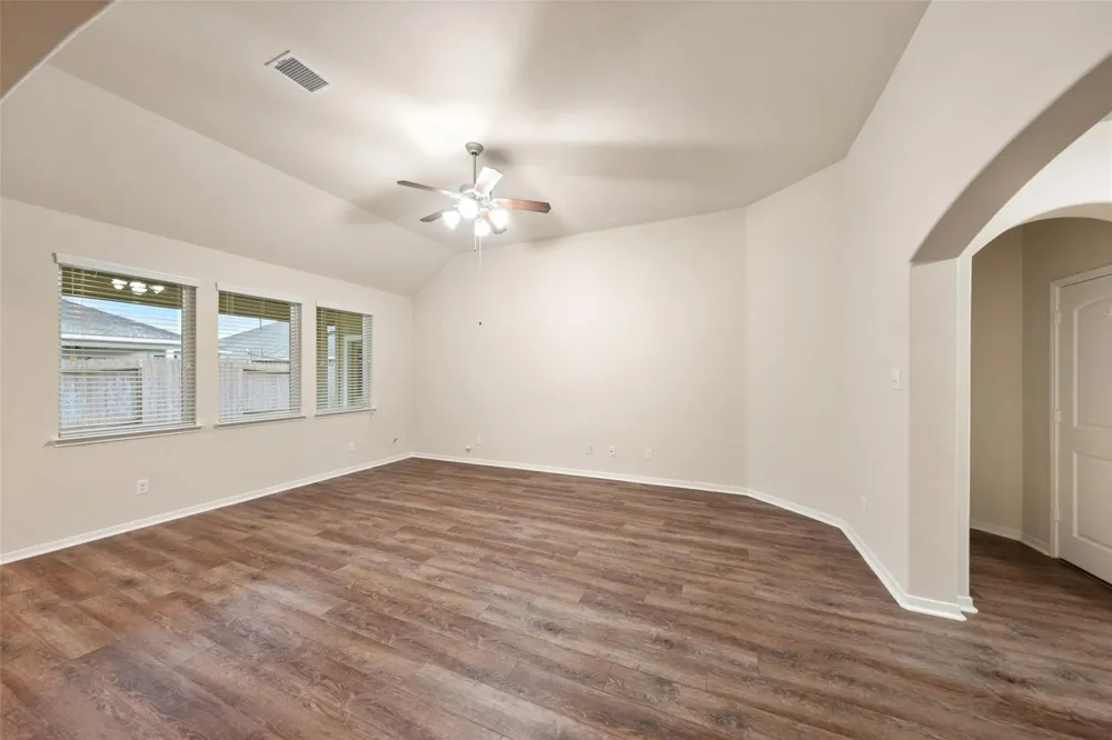 5182 Echo Falls Drive Alvin, TX 77511