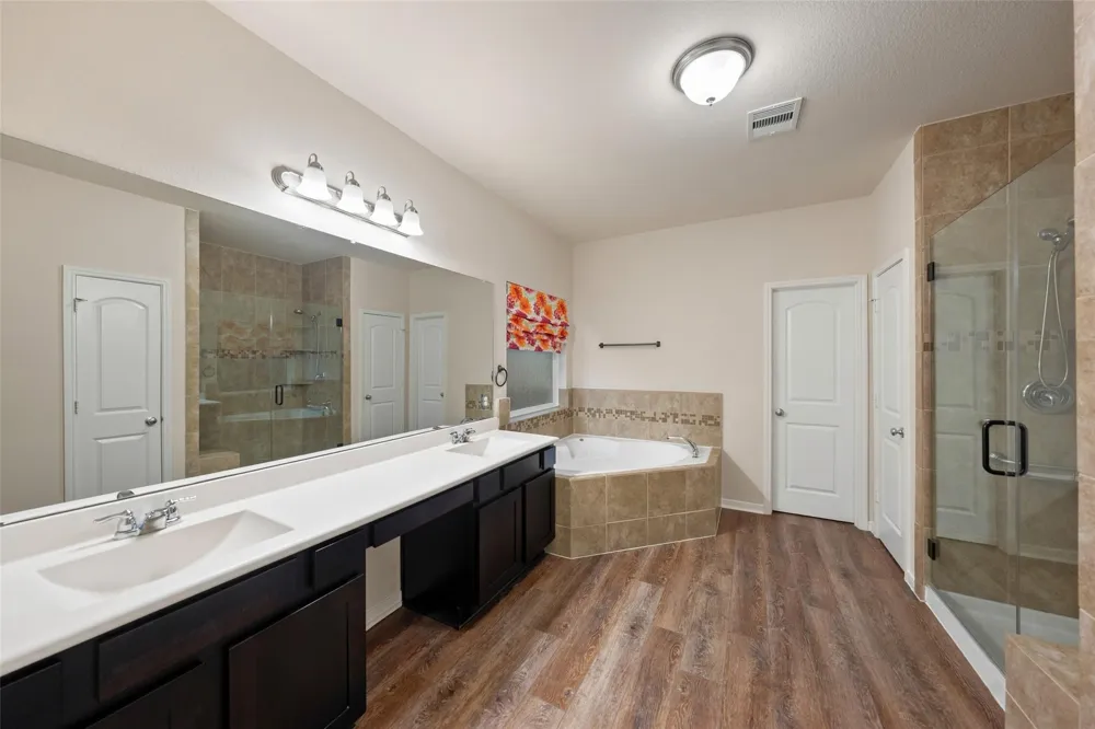 5182 Echo Falls Drive Alvin, TX 77511