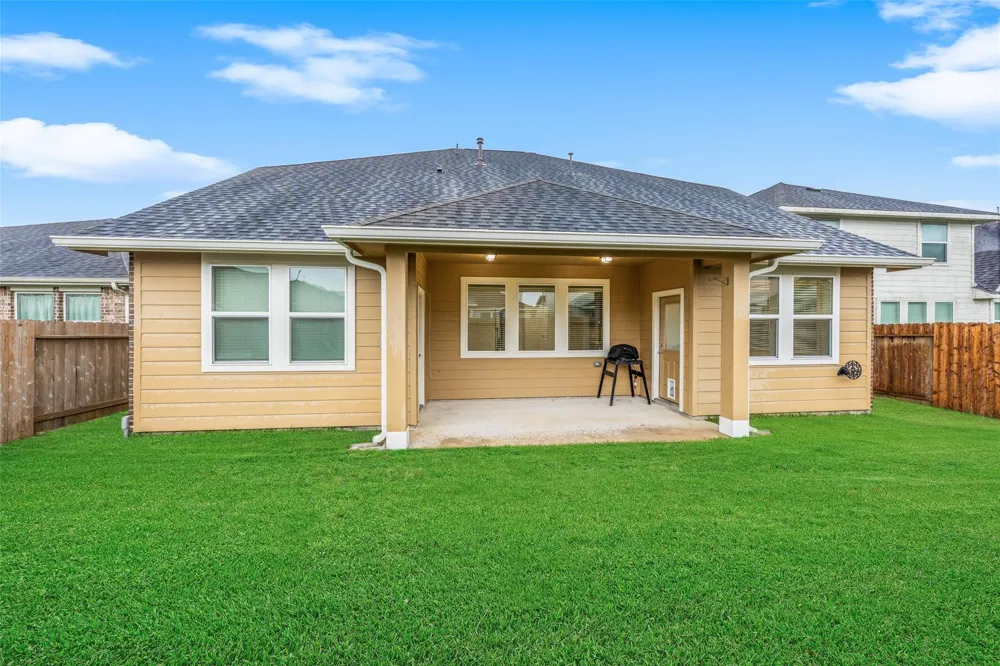 5182 Echo Falls Drive Alvin, TX 77511