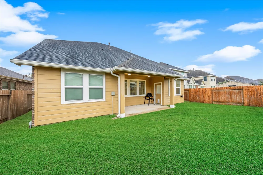 5182 Echo Falls Drive Alvin, TX 77511