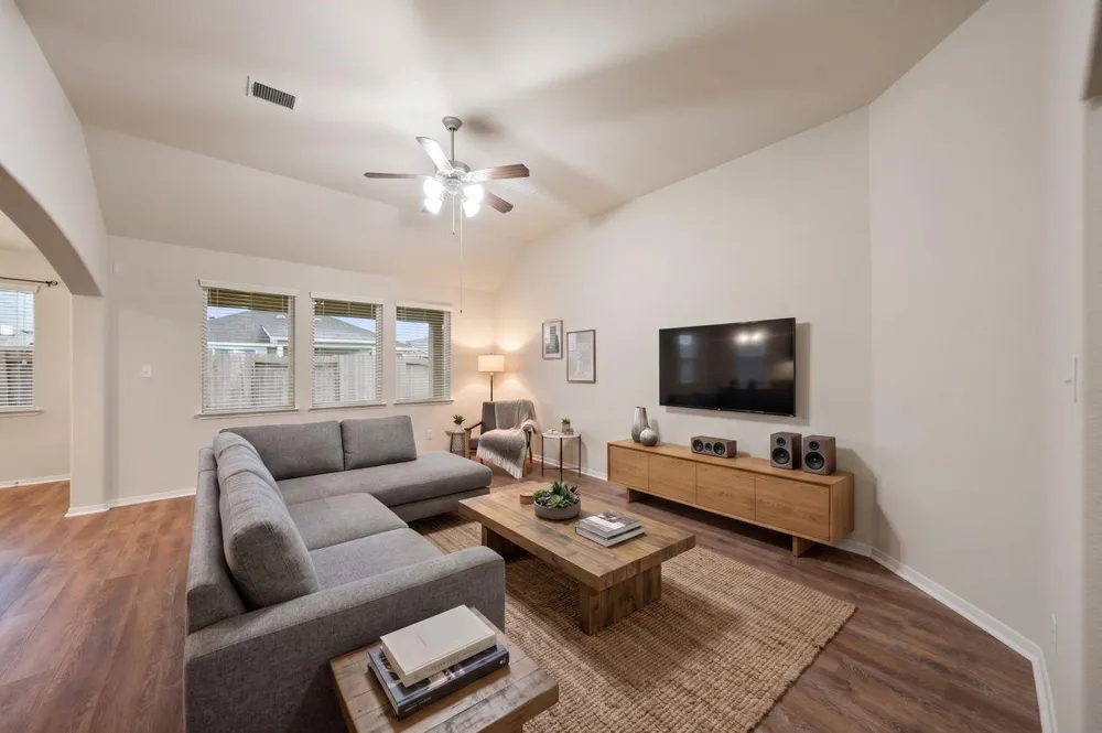 5182 Echo Falls Drive Alvin, TX 77511