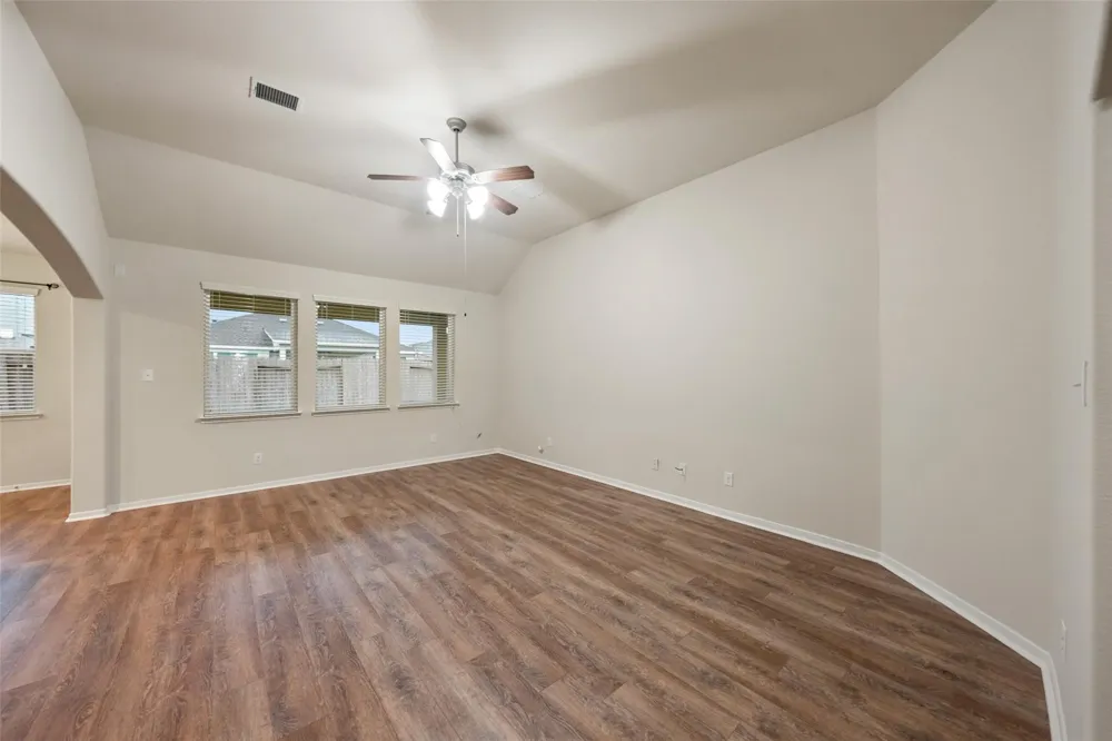 5182 Echo Falls Drive Alvin, TX 77511