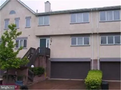 9 LEXINGTON COURT