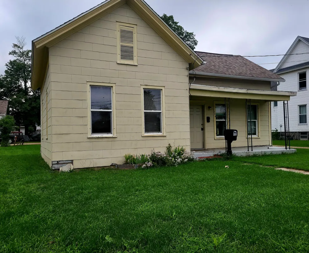 204 W Delaware Street Decatur, MI 49045