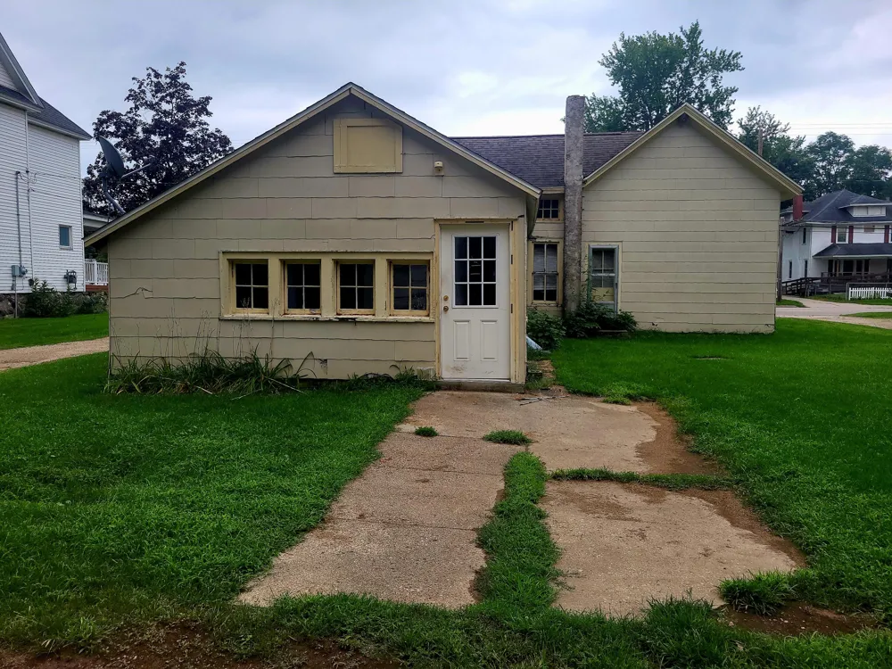 204 W Delaware Street Decatur, MI 49045