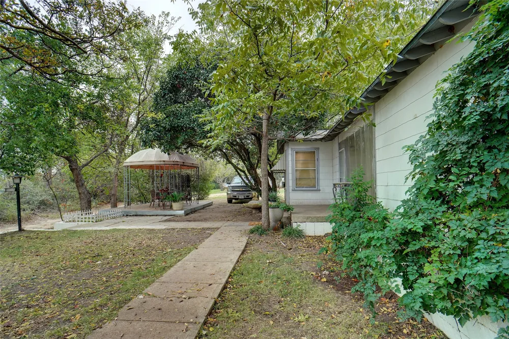 1000 S.E. Parkway Parkway Azle, TX 76020