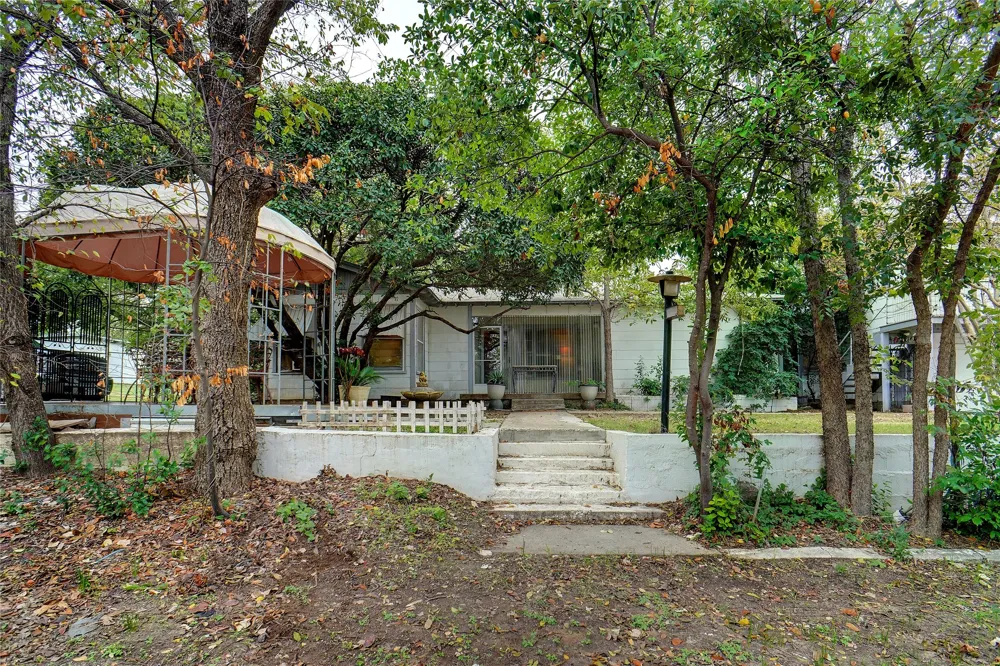 1000 S.E. Parkway Parkway Azle, TX 76020