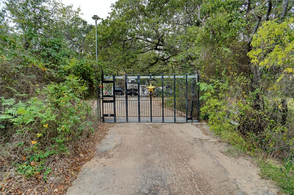 1000 S.E. Parkway Parkway Azle, TX 76020