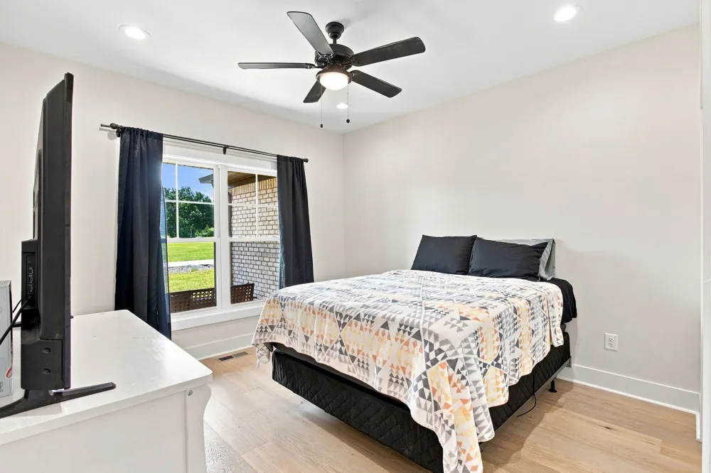 114 Hurst Dr Leoma, TN 38468