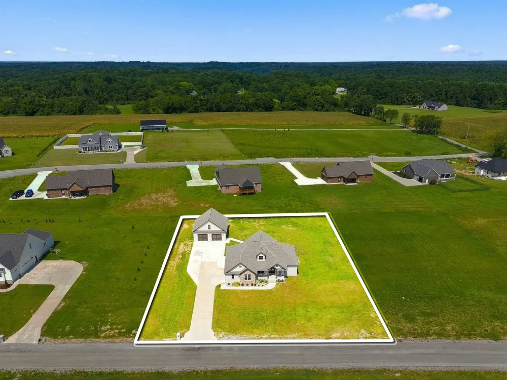 114 Hurst Dr Leoma, TN 38468