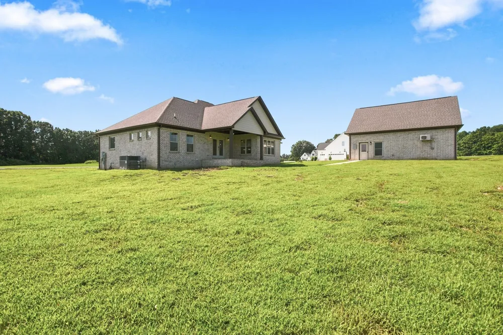 114 Hurst Dr Leoma, TN 38468