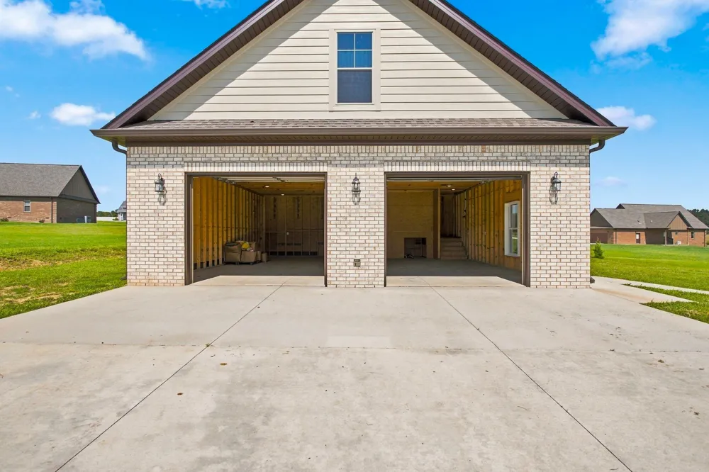 114 Hurst Dr Leoma, TN 38468