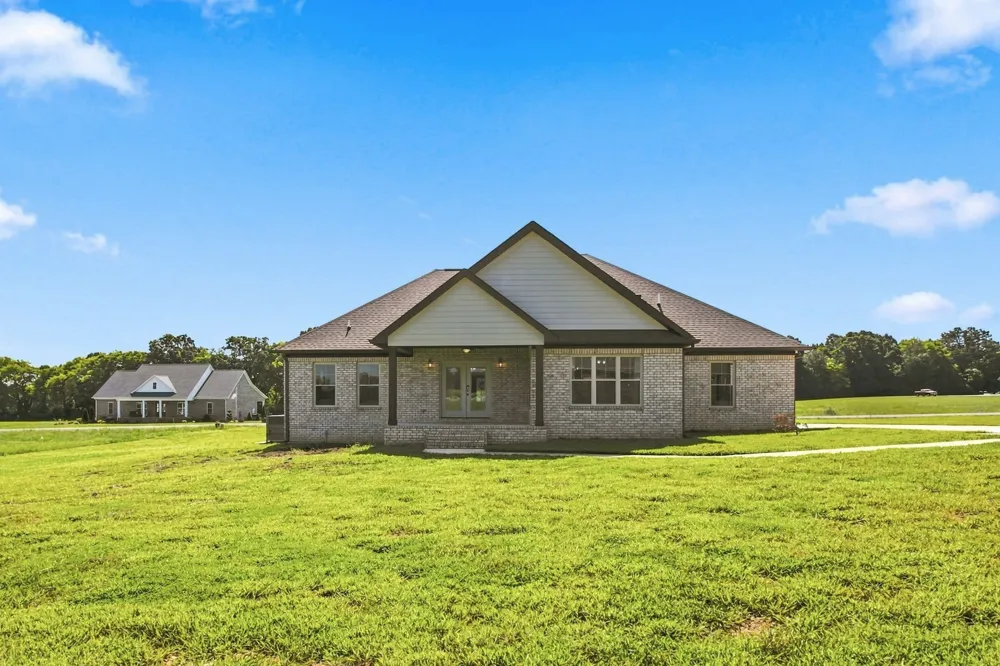 114 Hurst Dr Leoma, TN 38468