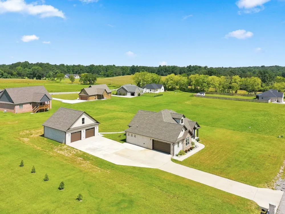 114 Hurst Dr Leoma, TN 38468