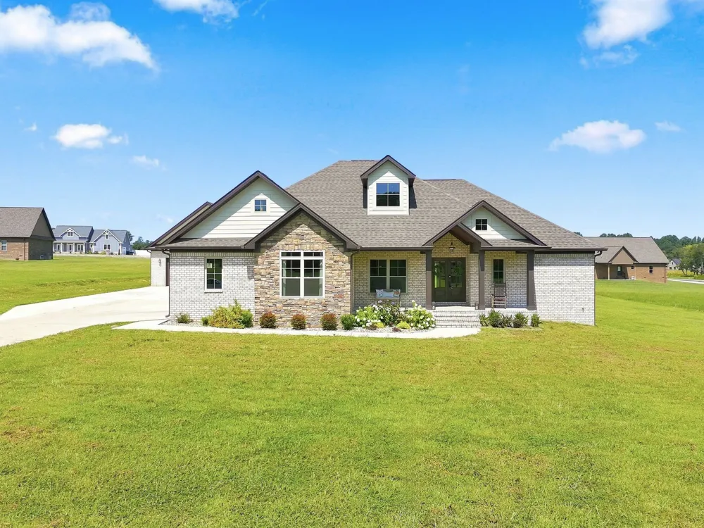 114 Hurst Dr Leoma, TN 38468