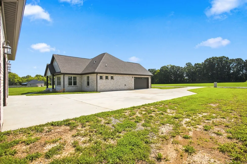 114 Hurst Dr Leoma, TN 38468