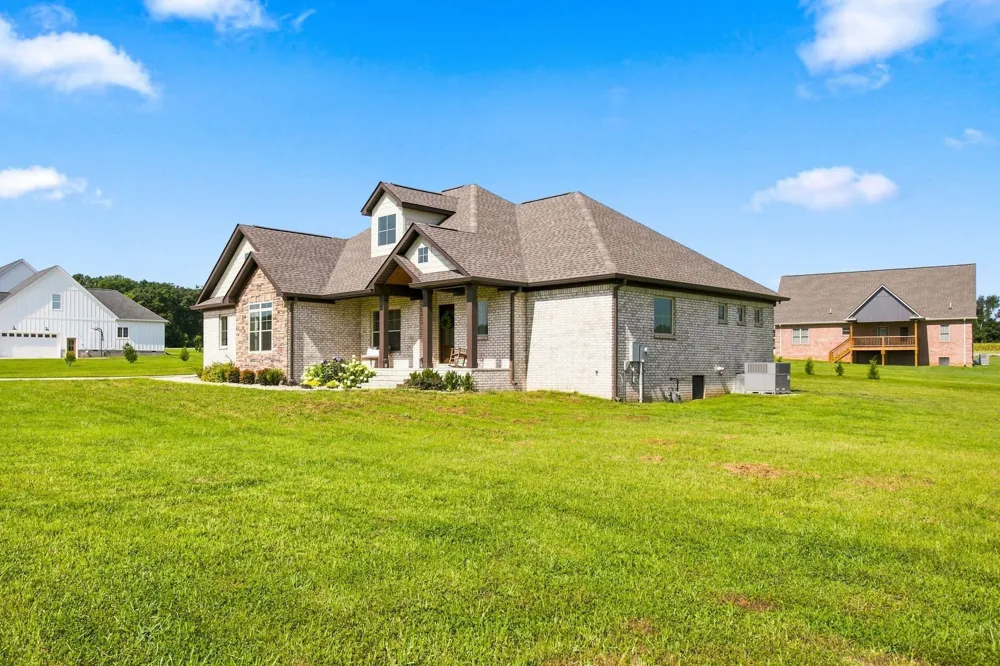 114 Hurst Dr Leoma, TN 38468