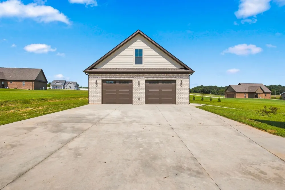 114 Hurst Dr Leoma, TN 38468