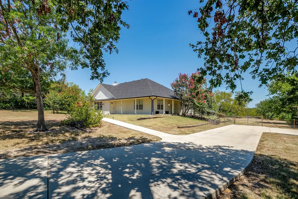 321 E Woody Creek Court Springtown, TX 76082