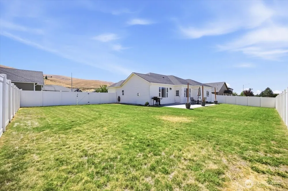 86 Ellie Ann Court Prosser, WA 99350