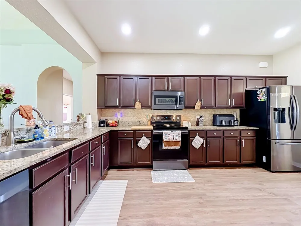 8230 WOODVINE CIRCLE Lakeland, FL 33810