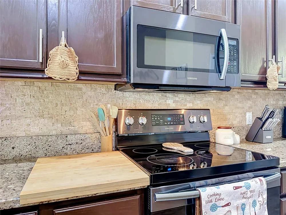 8230 WOODVINE CIRCLE Lakeland, FL 33810