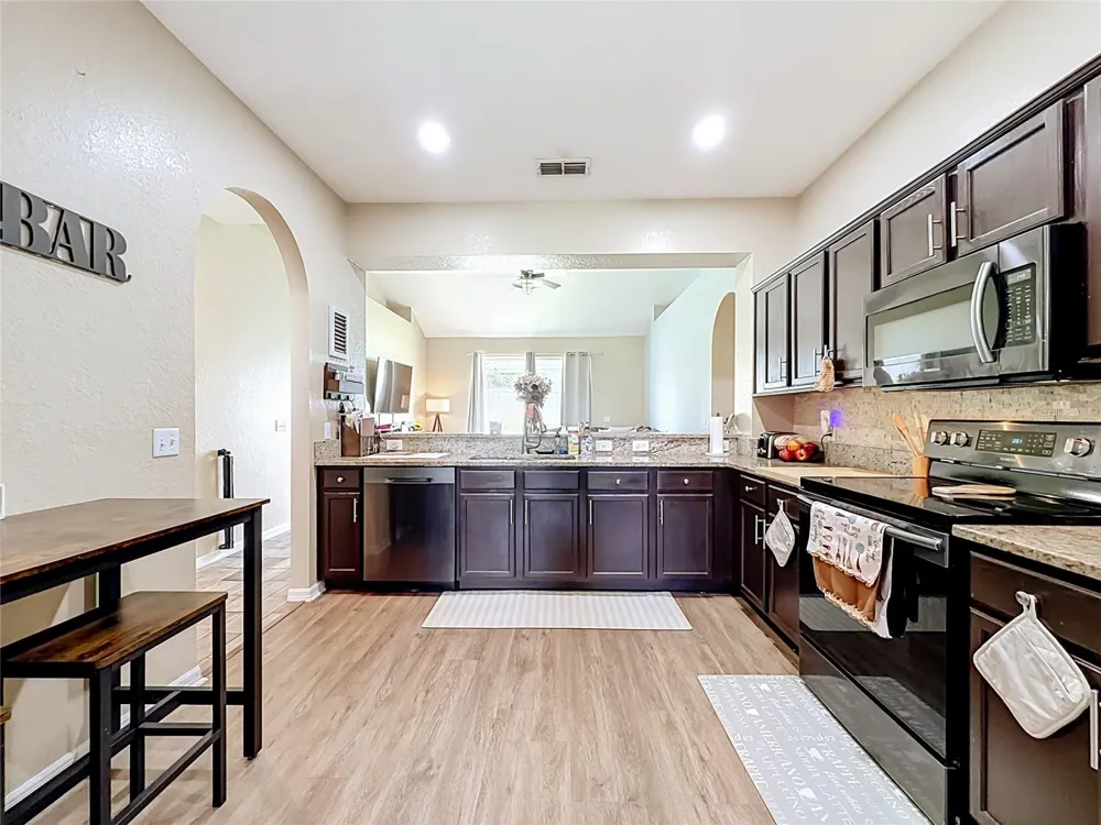 8230 WOODVINE CIRCLE Lakeland, FL 33810