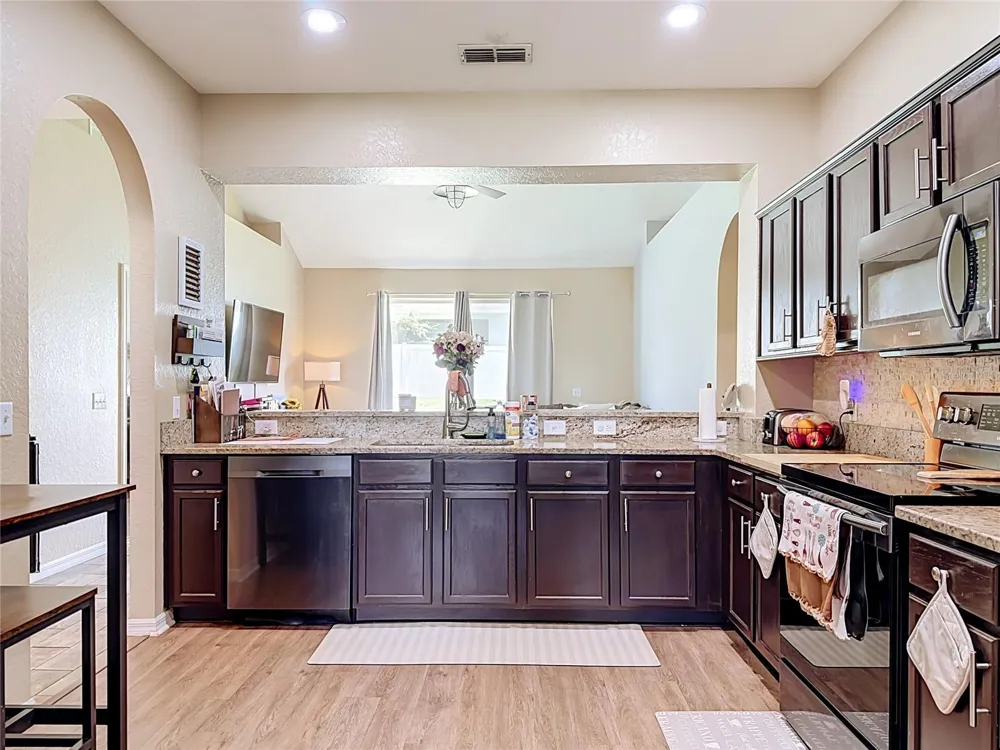 8230 WOODVINE CIRCLE Lakeland, FL 33810