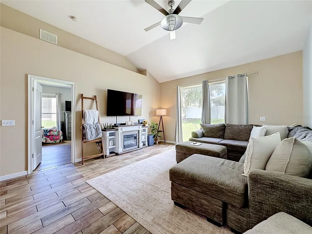8230 WOODVINE CIRCLE Lakeland, FL 33810