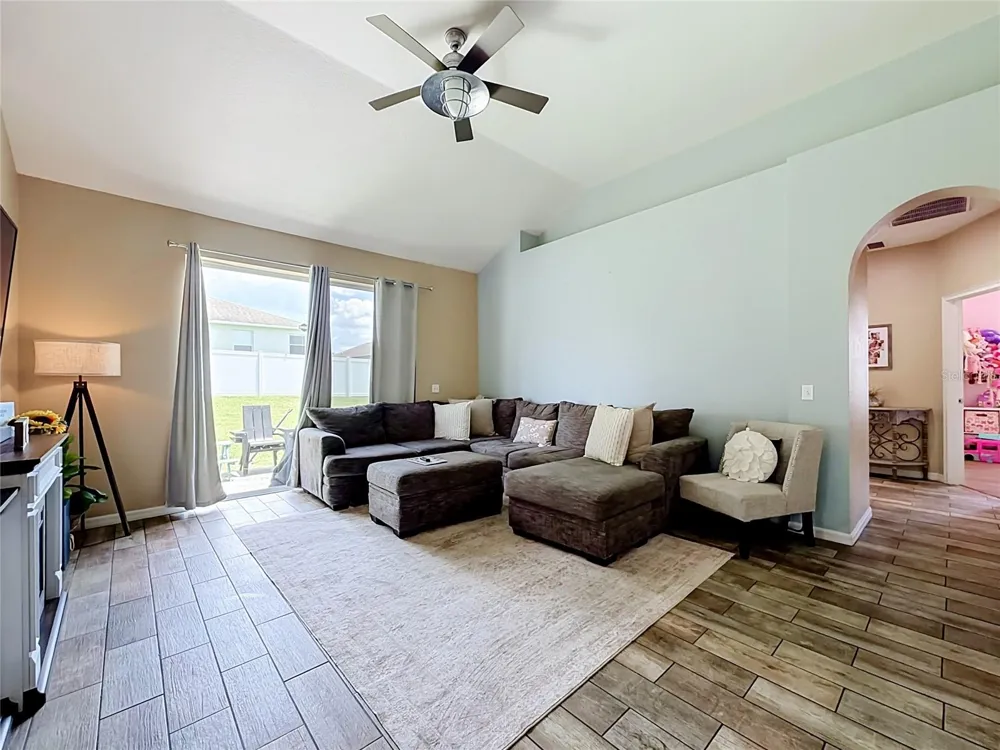 8230 WOODVINE CIRCLE Lakeland, FL 33810