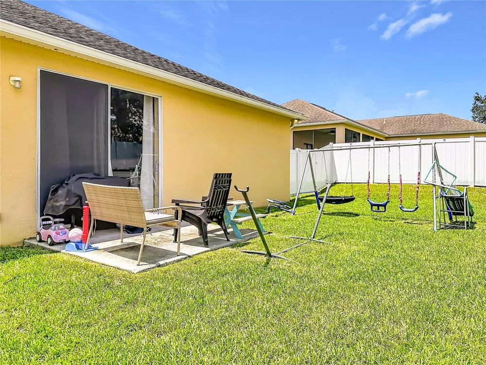 8230 WOODVINE CIRCLE Lakeland, FL 33810