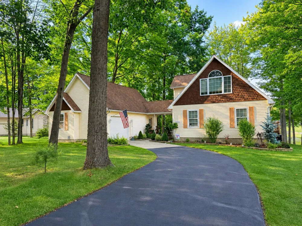 9592 Fawn Lake Drive Canadian Lakes, MI 49346