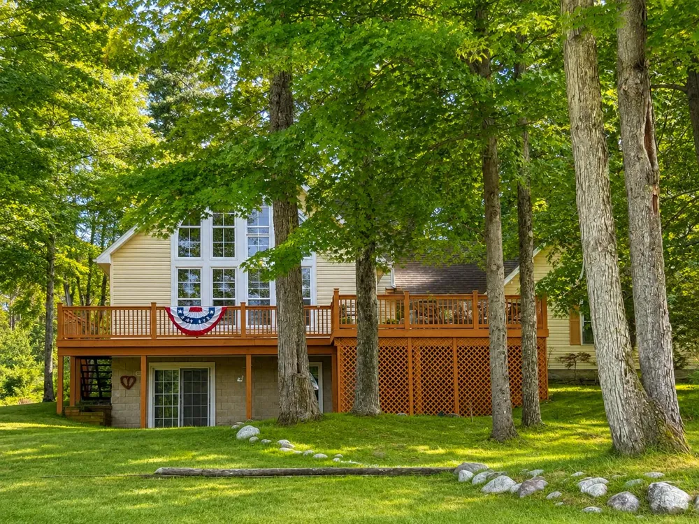 9592 Fawn Lake Drive Canadian Lakes, MI 49346