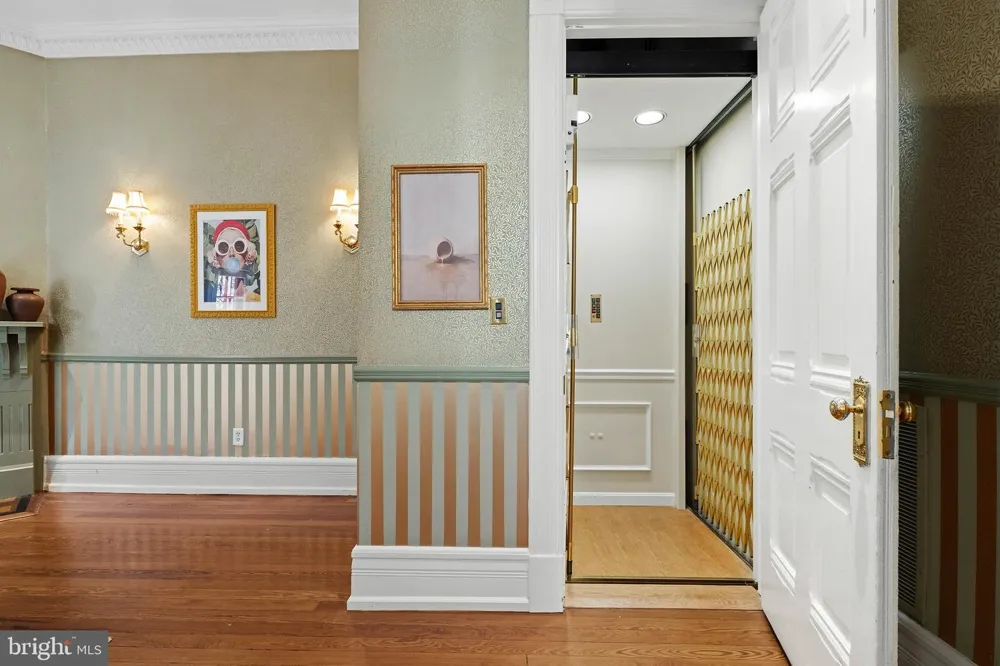 2010 HILLYER PLACE NW Washington, DC 20009