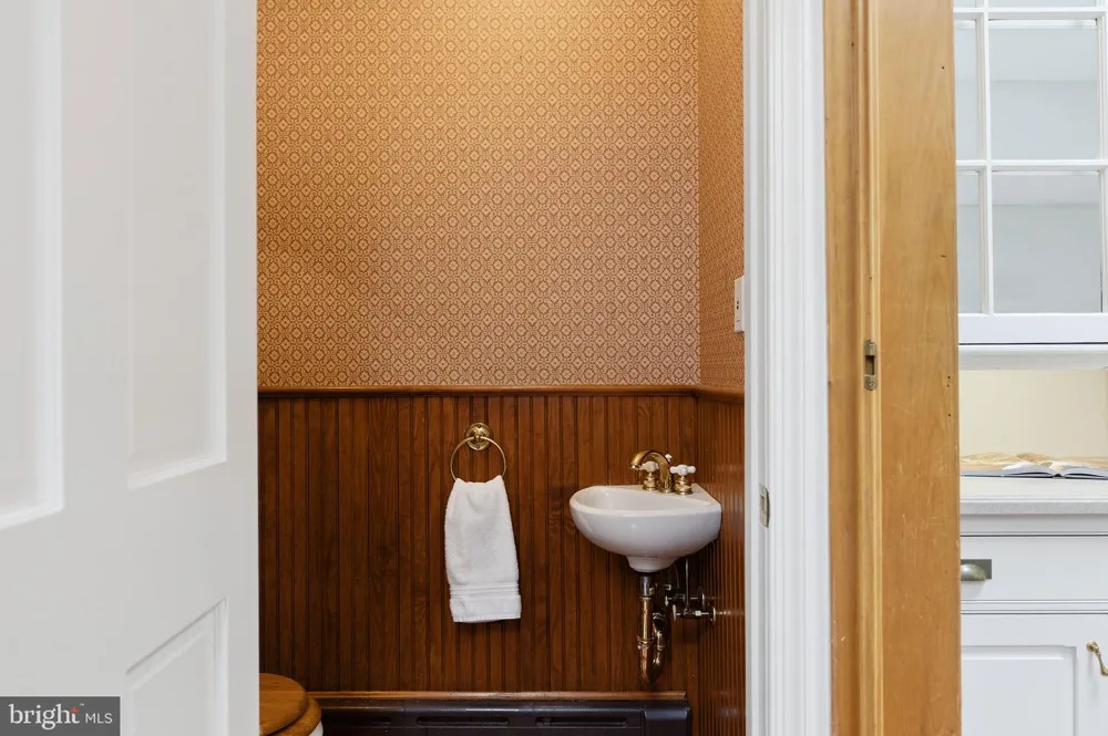 2010 HILLYER PLACE NW Washington, DC 20009
