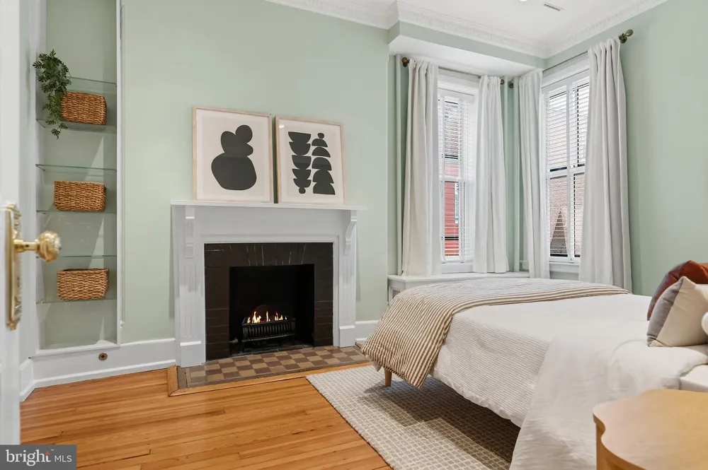 2010 HILLYER PLACE NW Washington, DC 20009
