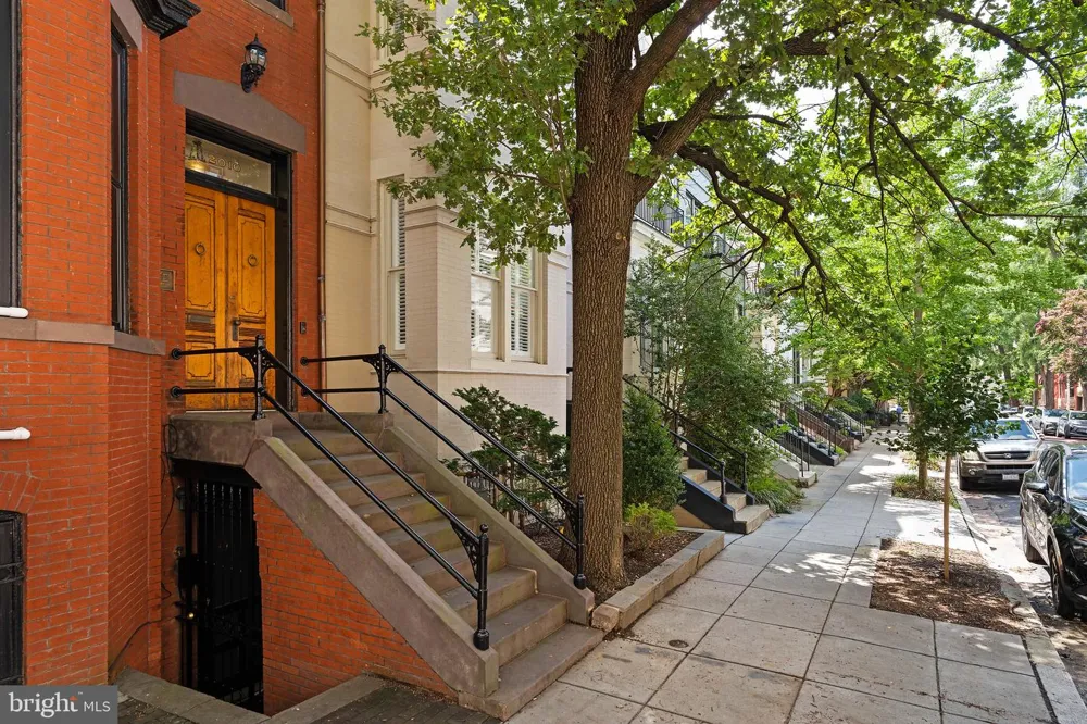 2010 HILLYER PLACE NW Washington, DC 20009