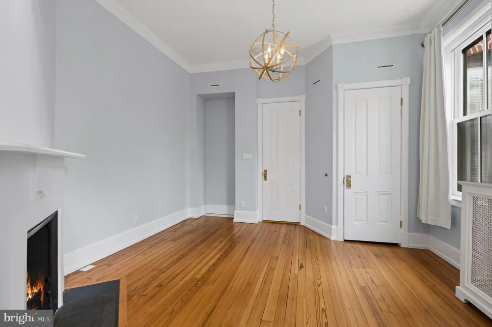2010 HILLYER PLACE NW Washington, DC 20009