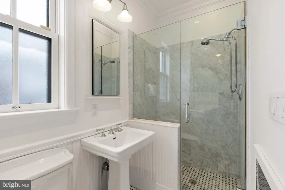 2010 HILLYER PLACE NW Washington, DC 20009