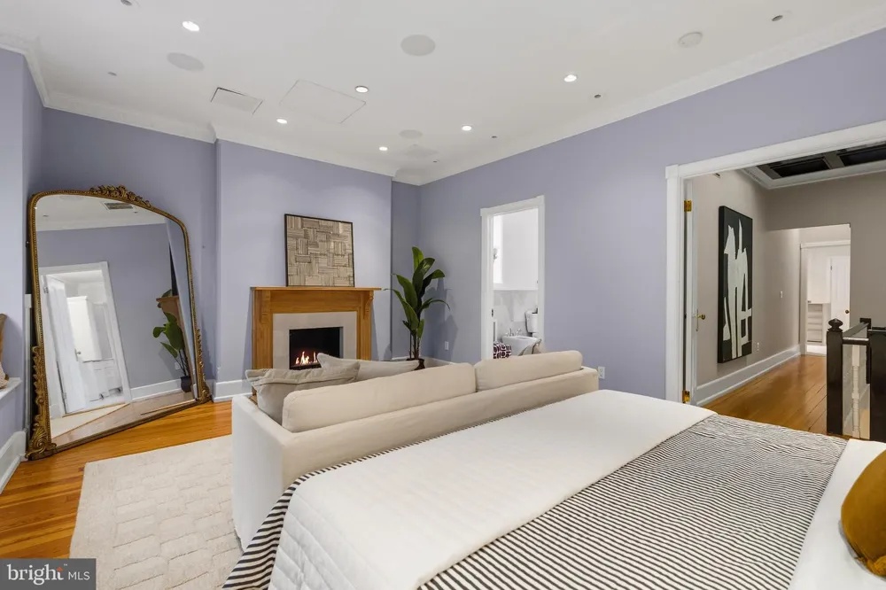 2010 HILLYER PLACE NW Washington, DC 20009