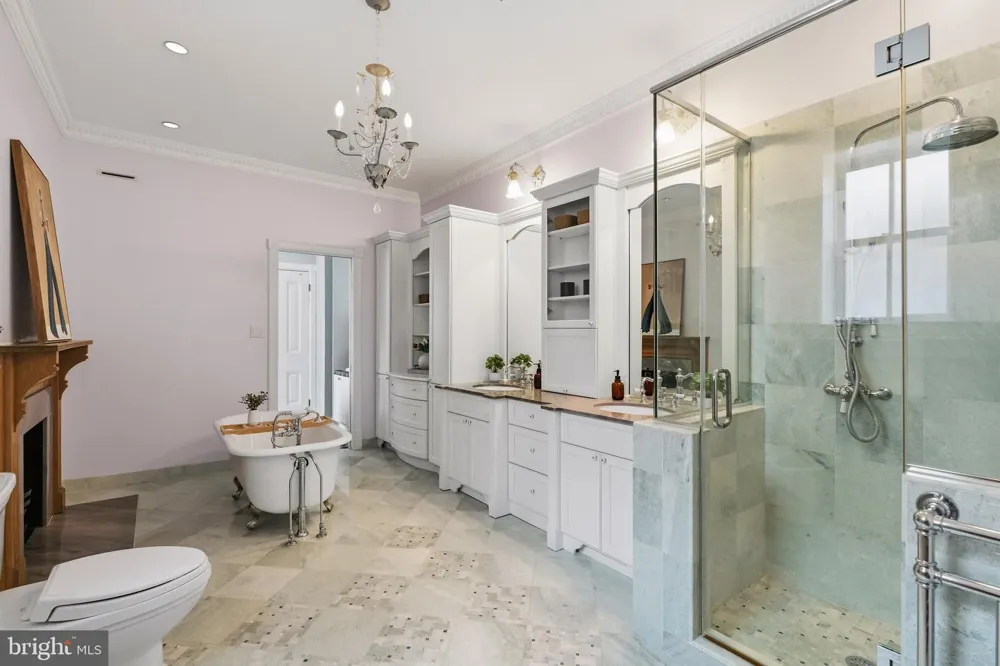 2010 HILLYER PLACE NW Washington, DC 20009