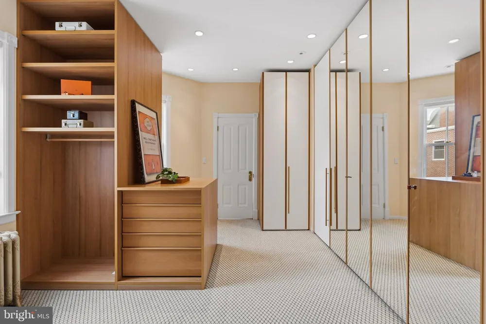 2010 HILLYER PLACE NW Washington, DC 20009