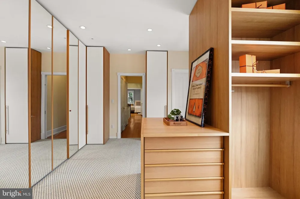 2010 HILLYER PLACE NW Washington, DC 20009
