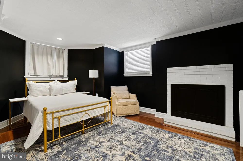2010 HILLYER PLACE NW Washington, DC 20009