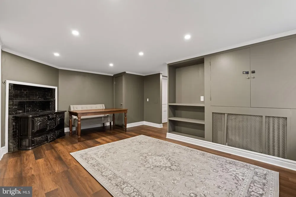 2010 HILLYER PLACE NW Washington, DC 20009
