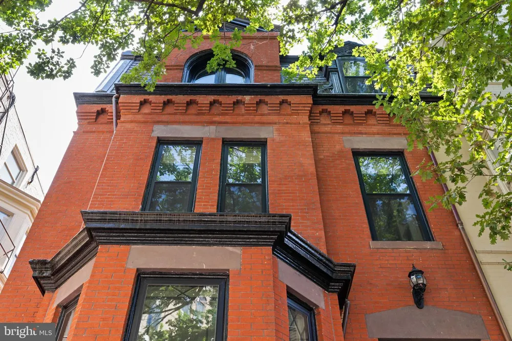 2010 HILLYER PLACE NW Washington, DC 20009