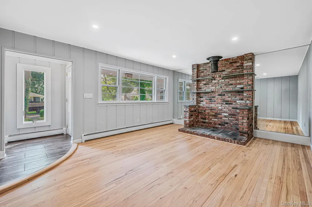 194 Phyllis Drive Patchogue, NY 11772