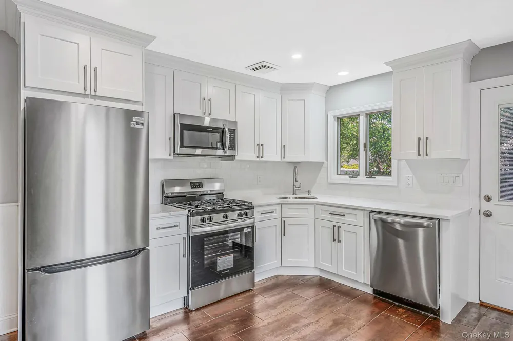194 Phyllis Drive Patchogue, NY 11772
