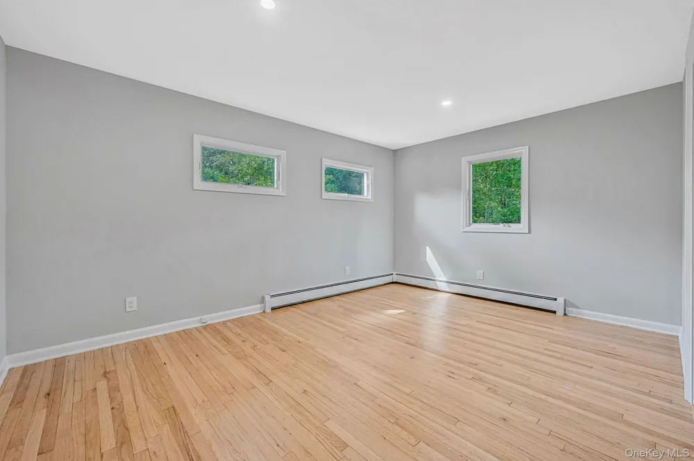 194 Phyllis Drive Patchogue, NY 11772