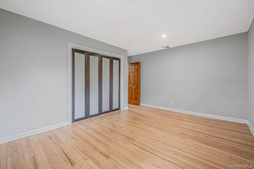 194 Phyllis Drive Patchogue, NY 11772
